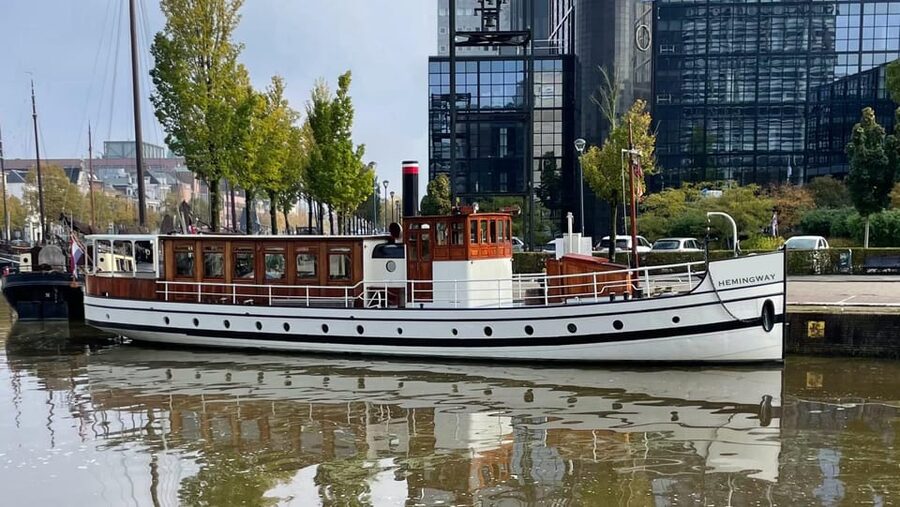 Berlin: Historic Boat Sightseeing City Center Tour - Who will get the most from this one-hour ride