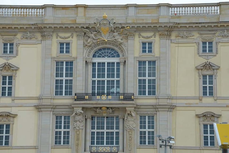 Berlin: Historic Center Walking Tour with a Real Berliner - Unter den Linden and the great institutions