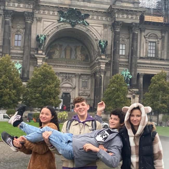 Berlin: History and Sightseeing with Kids (Free for Kids) - Starting at Alexanderplatz With a Pretzel Nearby