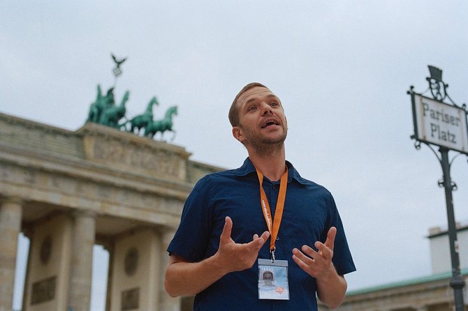 Berlin History Walking Tour with a French-Speaking Guide - Brandenburg Gate, from royal power to reunification