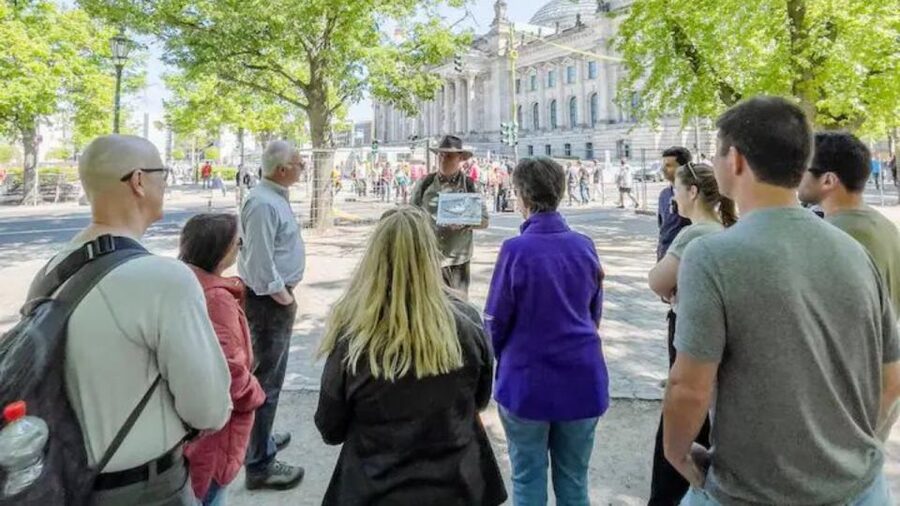 Berlin: Hitler's Berlin The Rise & Fall Guided Walking Tour - Starting at Brandenburg Gate with the big picture