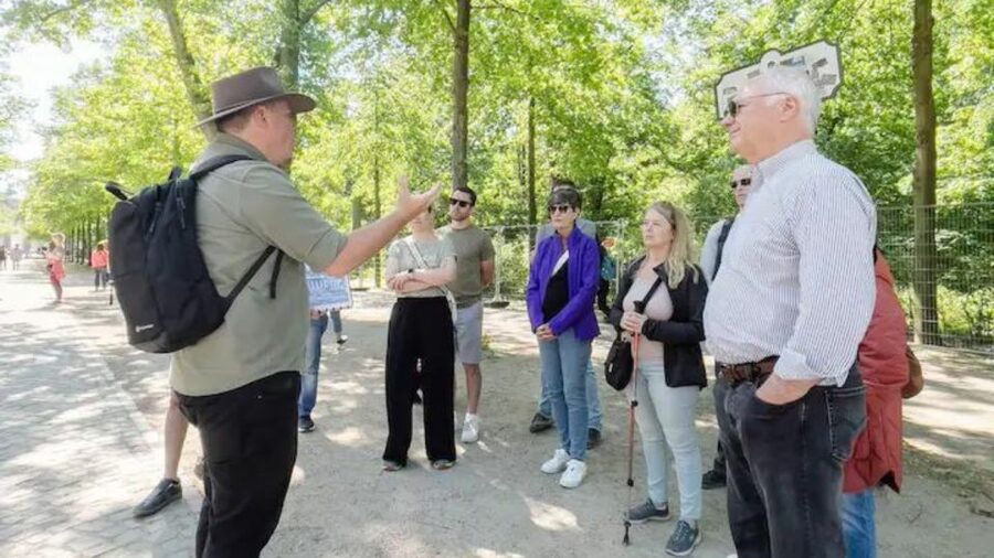 Berlin: Hitler's Berlin The Rise & Fall Guided Walking Tour - Hitler’s bunker site and the final days of the war
