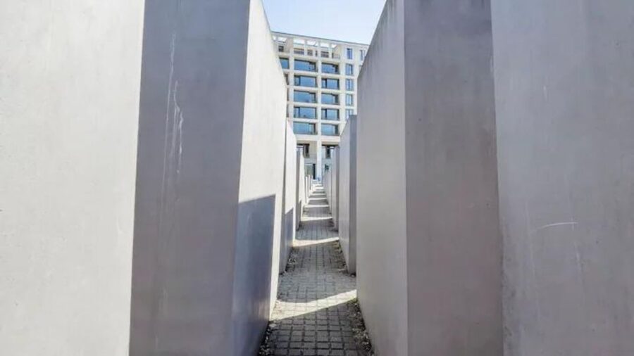 Berlin: Hitler's Berlin The Rise & Fall Guided Walking Tour - Johann Georg Elser and the difficult choices of resistance