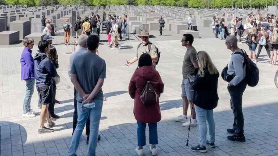 Berlin: Hitler's Berlin The Rise & Fall Guided Walking Tour - The Reichstag and the collapse of democratic government