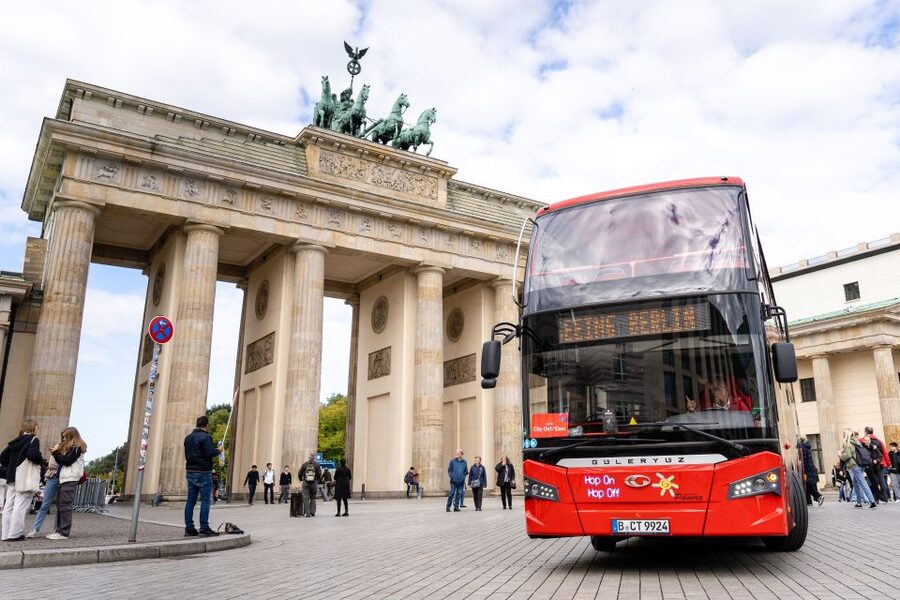 Berlin: Hop-On Hop-Off Bus & LEGOLAND Discovery Centre - Brandenburg Gate and the central Berlin sights