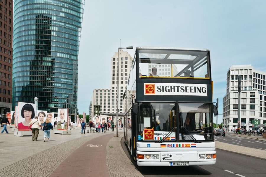 Berlin: Hop-on Hop-off Bus Tour with Live Commentary - Timetables, delays, and how to use your day