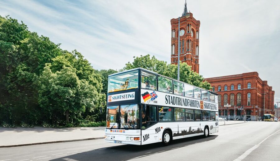 Berlin: Hop-on Hop-off Bus Tour with Live Commentary - Why this bus works well for a first Berlin day