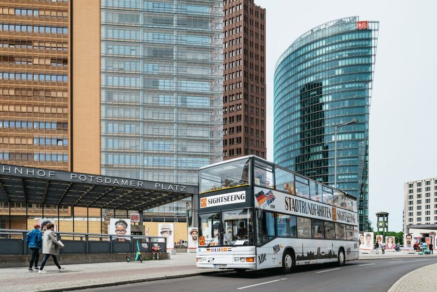 Berlin: Hop-on Hop-off Bus Tour with Live Commentary - Tiergarten, Bellevue Palace, and the return west