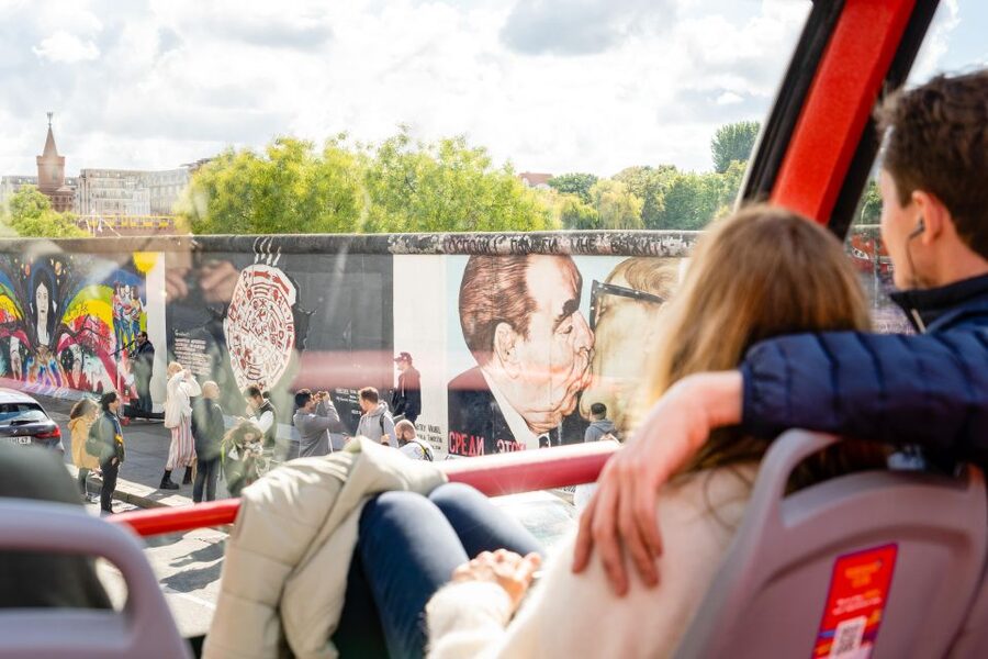 Berlin: Hop-On-Hop-Off Bus with Boat Cruise Option - Kurfürstendamm and the grand West Berlin beginning