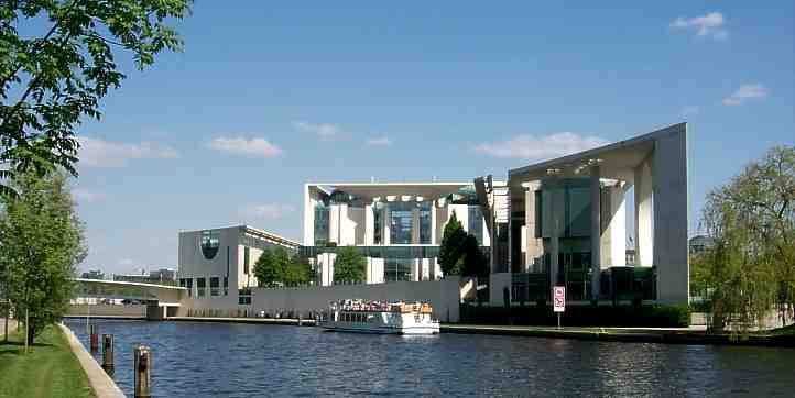 Berlin: Hop-On Hop-Off City Tour by Bus and Boat - Key points before you book