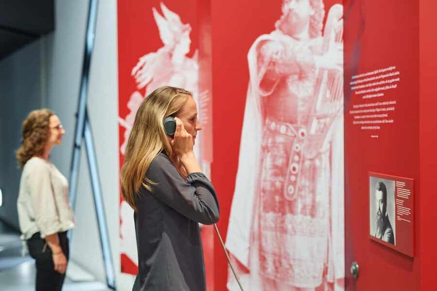 Berlin: Jewish Museum Highlights Tour - Starting in the glass courtyard