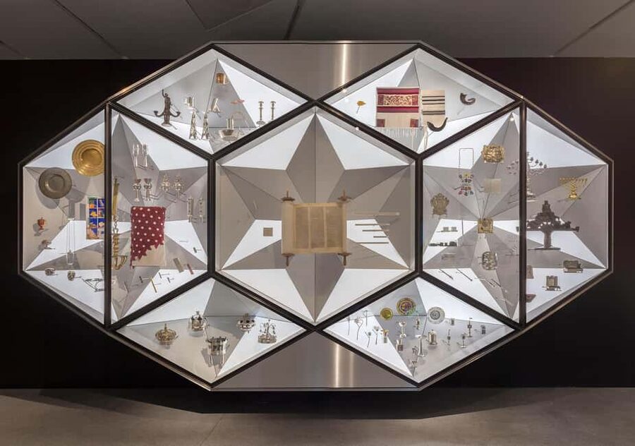 Berlin: Jewish Museum Highlights Tour - Five chapters of Jewish life in Germany