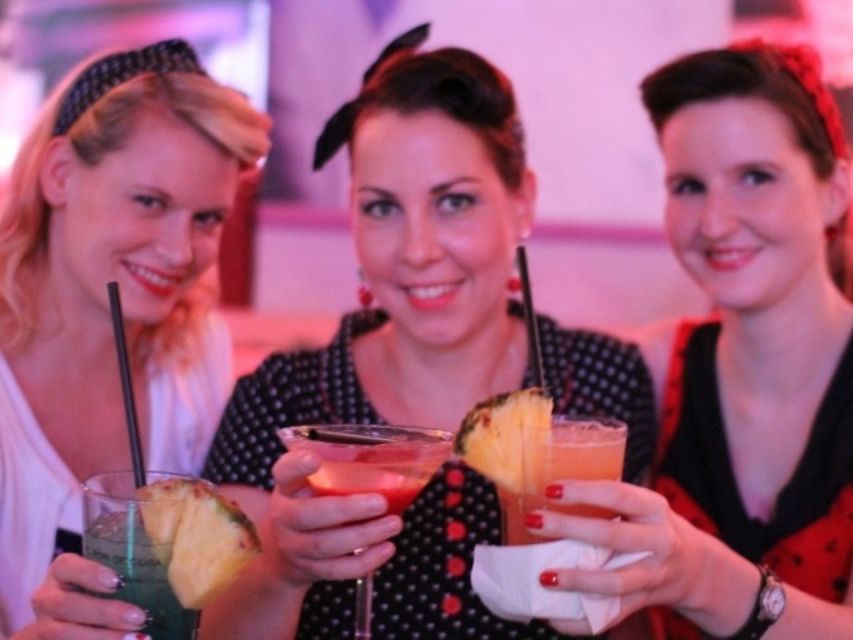 Berlin: Knutschfleck Ticket with Variety Show and Dinner - What the Berlin Variety Show Offers