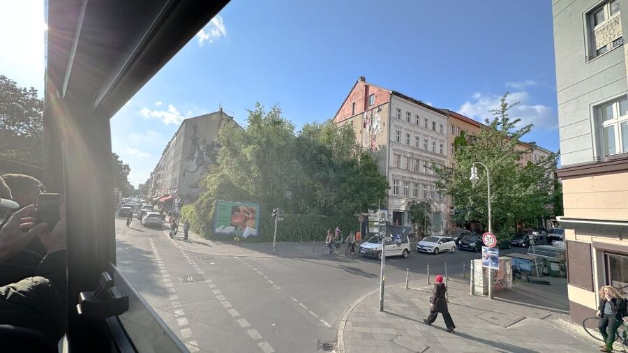 Berlin: Live-Guided Evening Sightseeing Tour by Open-top Bus - Nikolaiviertel, Museum Island, and the Berlin Palace