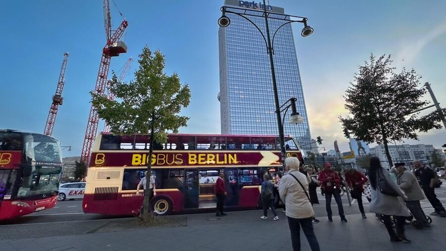 Berlin: Live-Guided Evening Sightseeing Tour by Open-top Bus - Prenzlauer Berg, the Wall Memorial, and Mauer Park