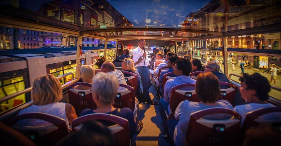 Berlin: Live-Guided Evening Sightseeing Tour by Open-top Bus - East Side Gallery, Oberbaum Bridge, and Kreuzberg