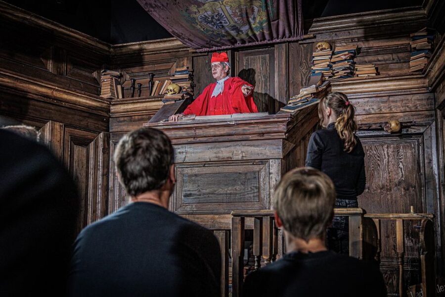 Berlin: Madame Tussauds Museum & Berlin Dungeon Combo Ticket - A one-day plan that keeps the mood right