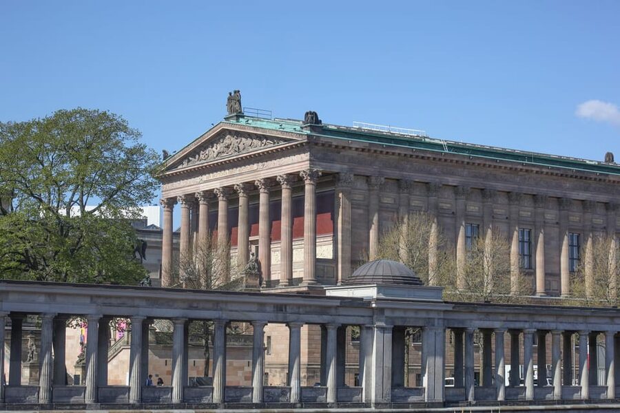 Berlin: Museum Island Guided Walking Tour - Neue Wache and Friedrichswerdersche Kirche