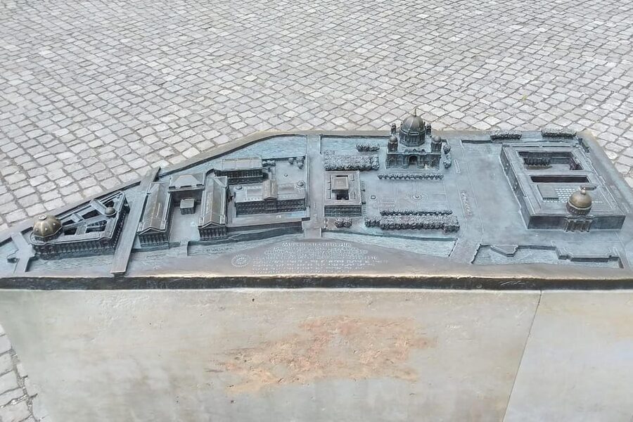 Berlin: Museum Island Guided Walking Tour - Lustgarten, Berlin Cathedral, and the Granitschale
