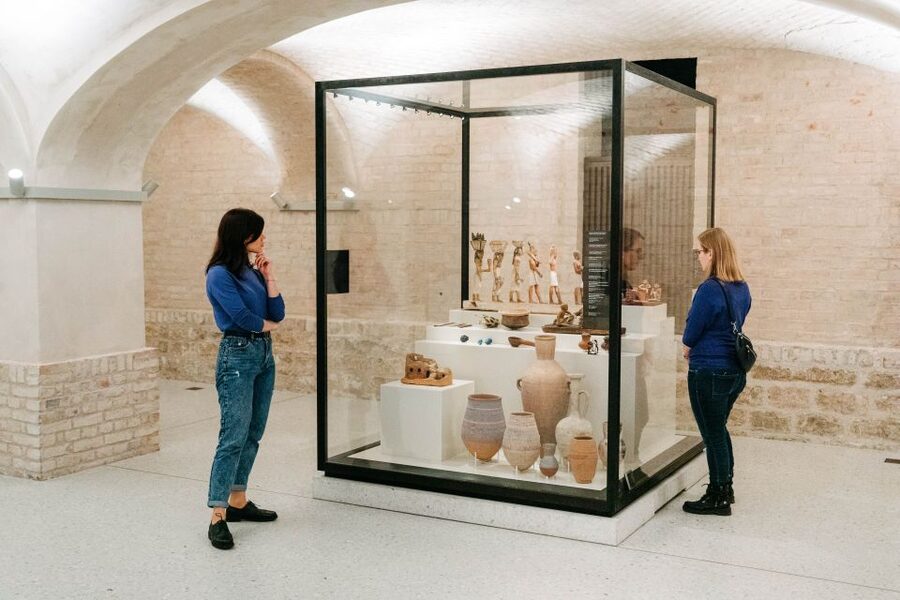 Berlin: Neues Museum Entry Ticket - Audio guide, language choices, and practical comfort