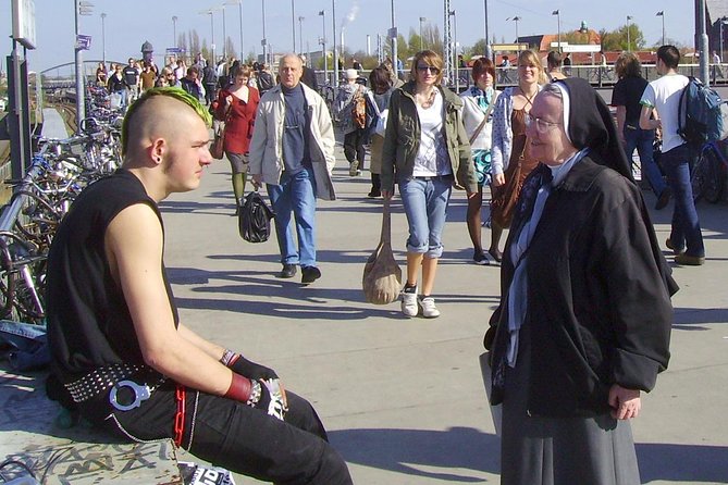 Berlin Off-the-Beaten-Path Walking Tour: Kreuzberg, Mitte and Friedrichshain - The walking pace, public transport and weather