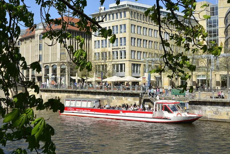Berlin: Panoramic Boat Tour with Bilingual Audio Guide - Key points at a glance