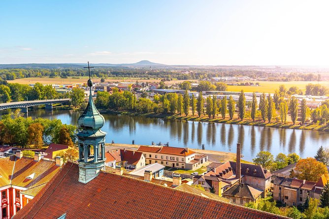 Berlin-Prague One-Way Sightseeing Day Tour - The Guides Make or Break the Day