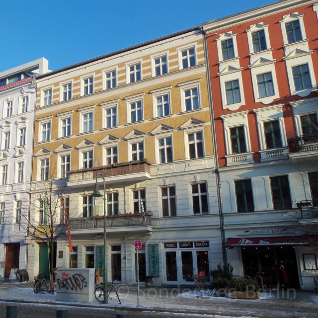 Berlin: Prenzlauer Berg District Guided Walking Tour - Bernauer Straße and the Messel House