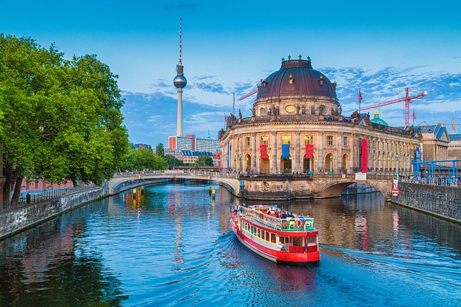 Berlin Private Custom 3-Hour Tour by Car - Victory Column and the green center of Berlin