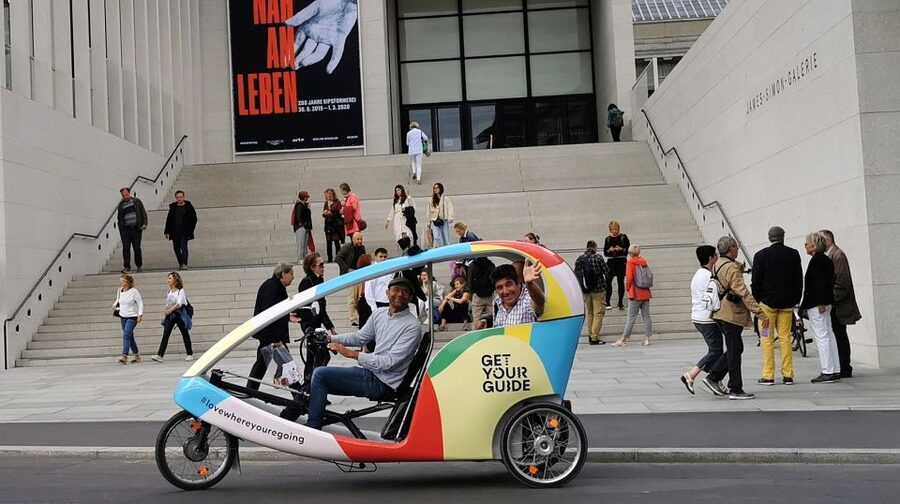 Berlin: Private Guided E-Rickshaw Tour - Checkpoint Charlie and Berlin’s divided past