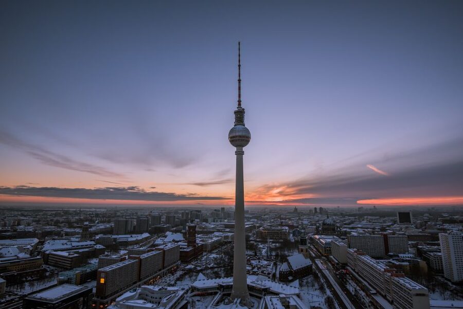 Berlin: Private Guided Tour of the Main Sights - Brandenburg Gate, Unter den Linden, and the government quarter