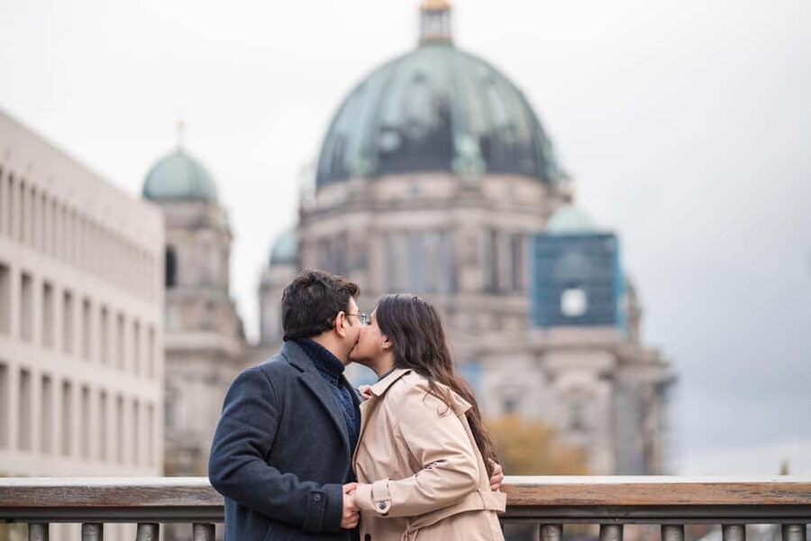 Berlin: Private Photo Session with Professional Photographer - James Simon Gallery, Lustgarten, and Altes Museum