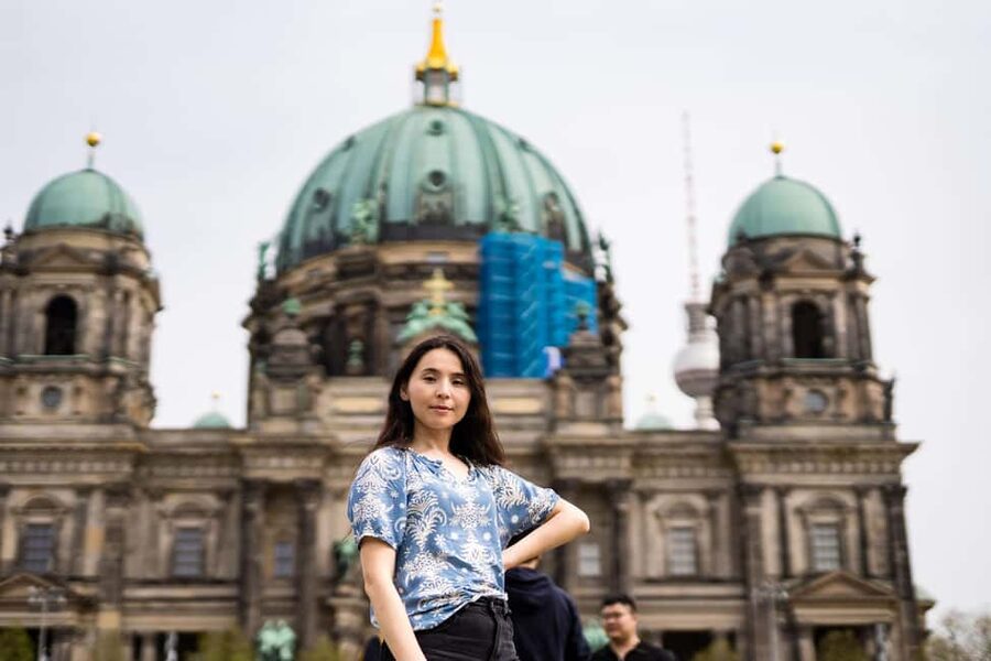 Berlin: Private Photo Session with Professional Photographer - Neues Museum Colonnade Courtyard