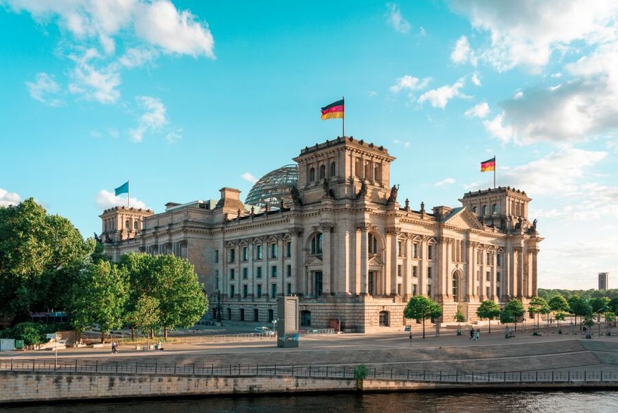 Berlin: Private Reichstag and Glass Dome Tour - Starting at Pariser Platz beside the Brandenburg Gate