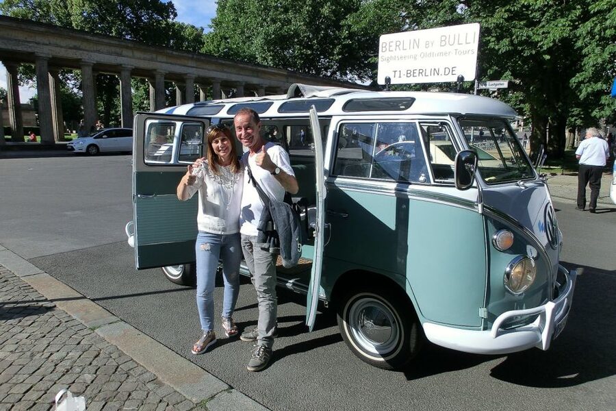 Berlin: Private Sightseeing Tour in Iconic Oldtimer VW Bus - Potsdamer Platz and the Berlin Wall