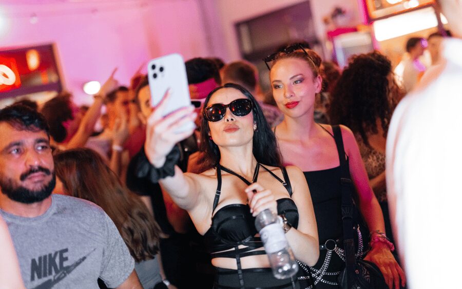 Berlin: Pub Crawl with Shots and VIP Club Entry - From Mitte to Friedrichshain, two sides of Berlin after dark