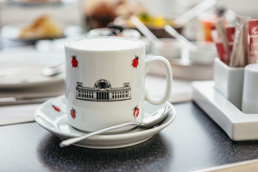 Berlin: Rooftop Breakfast at Käfer Restaurant Reichstag - Arriving at the Reichstag and passing security