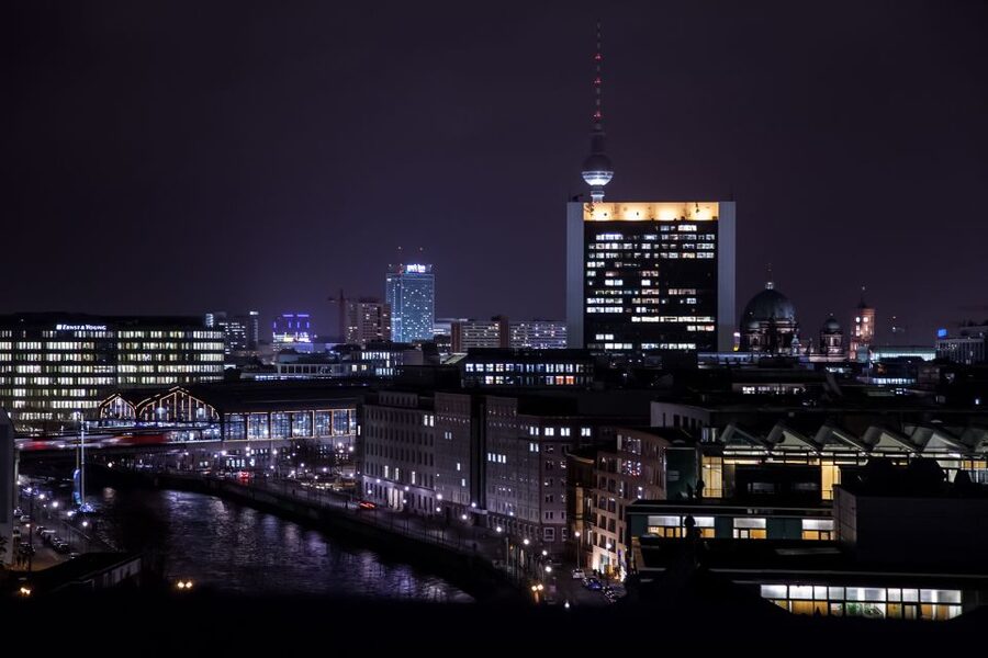 Berlin: Rooftop Dinner at the Käfer Restaurant Reichstag - Who should book Käfer
