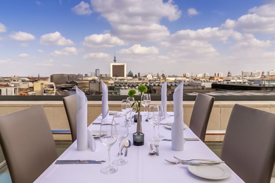 Berlin: Rooftop Lunch at the Reichstag's Käfer Restaurant - Getting through security and finding Käfer