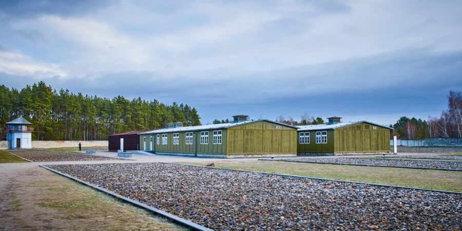 Berlin: Sachsenhausen Concentration Camp and Potsdam Tour - A 25-minute panoramic ride through Berlin