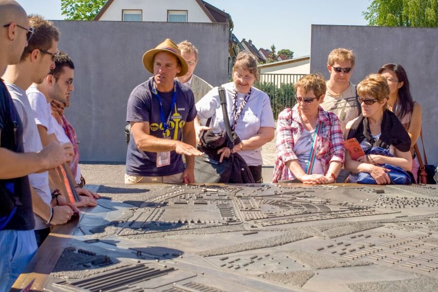Berlin: Sachsenhausen Concentration Camp Bus Tour in English - Why Sachsenhausen belongs on a Berlin itinerary
