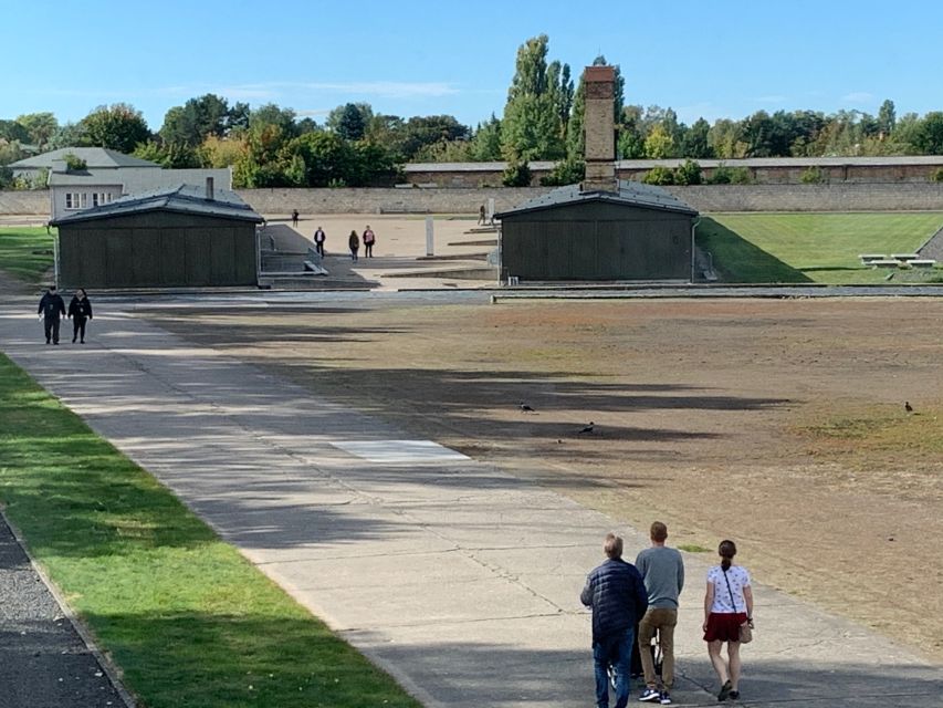 Berlin: Sachsenhausen Memorial 6-Hour Tour in Spanish - What the Spanish-speaking guide adds