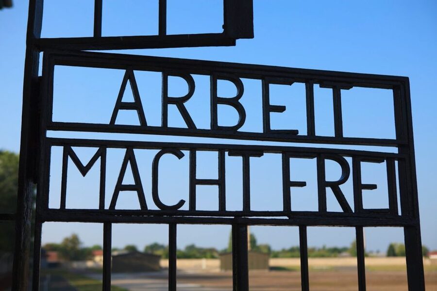 Berlin: Sachsenhausen Memorial 6-Hour Tour in Spanish - Why Sachsenhausen was built near Berlin