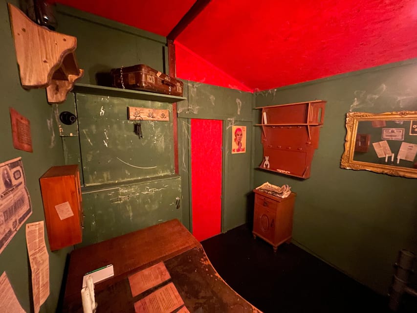 Berlin: “Shadow of the Rubber Duck” Escape Room Experience - Why the private group format matters