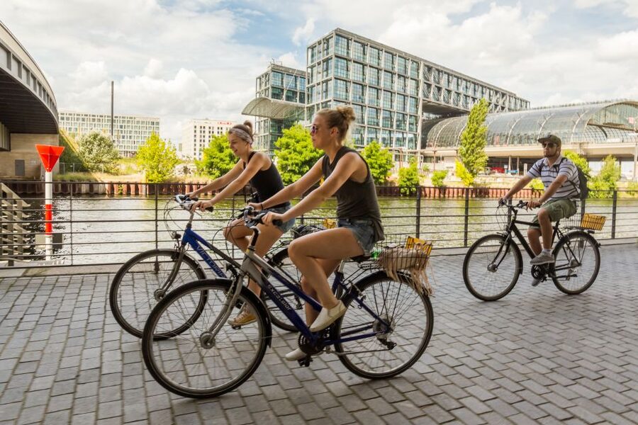 Berlin: Sights and Highlights Bike Tour with a Local Guide - The Berlin Wall and the meaning of the route