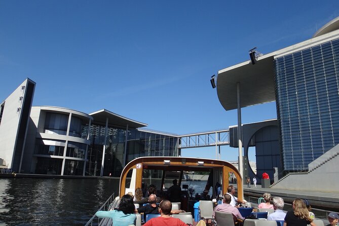 Berlin sightseeing boat tour on the Spree - Finding the Alte Börse pier