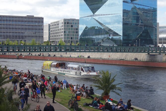 Berlin sightseeing boat tour on the Spree - The Humboldt Forum and Berlin Palace