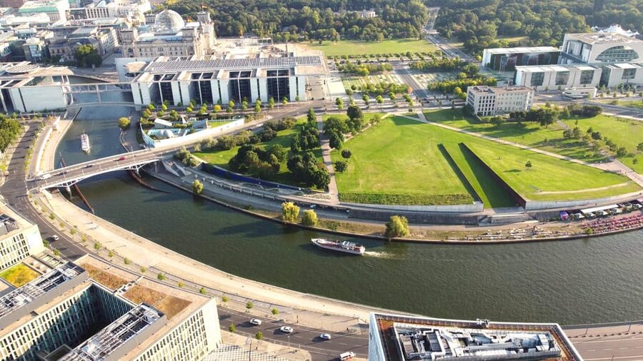 Berlin: Sightseeing Boat Tour on the Spree for Families - Berlin Hauptbahnhof and Futurium