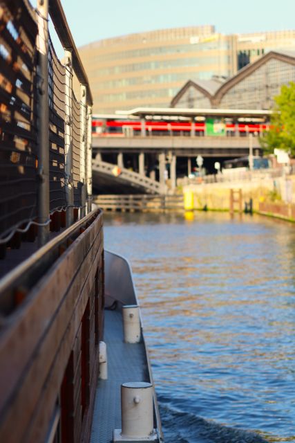 Berlin: Sightseeing Boat Tour on the Spree for Families - Starting near Moabiter Bridge