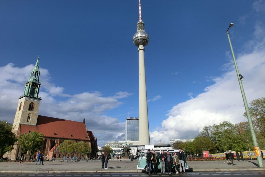 Berlin: Sightseeing Tour in Classic Volkswagen T1 Samba Bus - Potsdamer Platz and the Berlin Wall